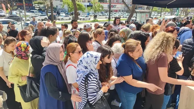 100 TL'' kampanyası izdiham yarattı: Birbirlerini ezdiler!