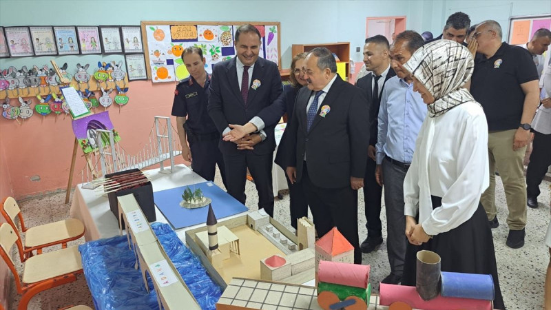 Adana'da öğrencilere halk eğitimden kıyafet yardımı