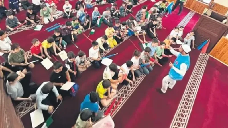 Camide çocuklara ahlak dersi