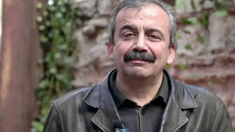 Sırrı Süreyya Önder’in ameliyatı başarılı geçti, kalbi çalıştırıldı