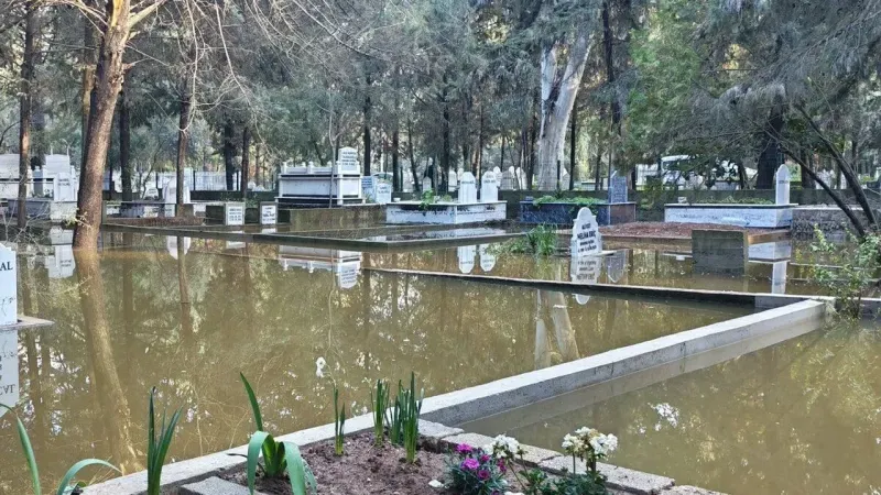 Mezarlıklar Sular Altında! Vatandaşlar Tepkili