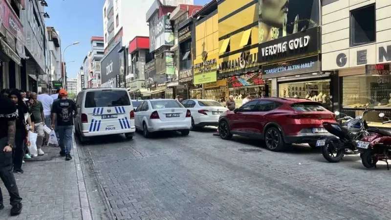Adana caddeleri açık otoparka döndü